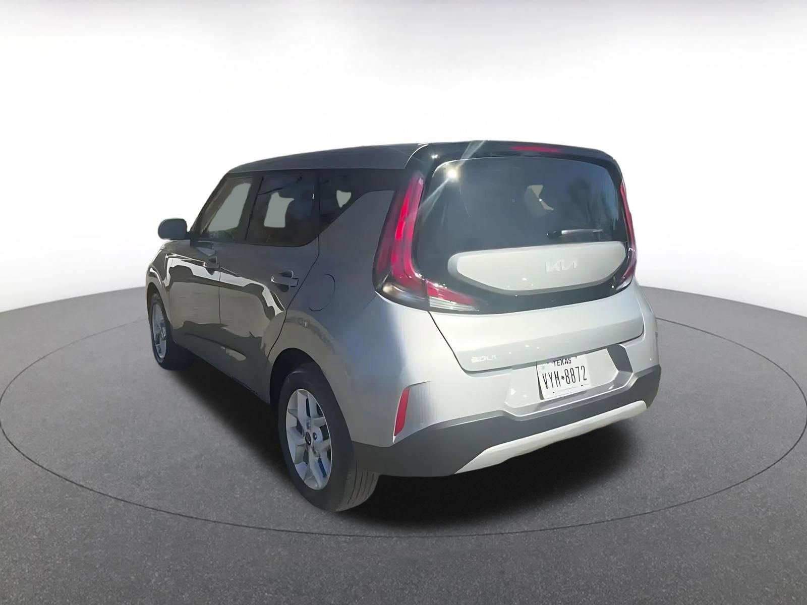 Used 2025 Kia Soul LX w/ LX Technology Package FWD image 11