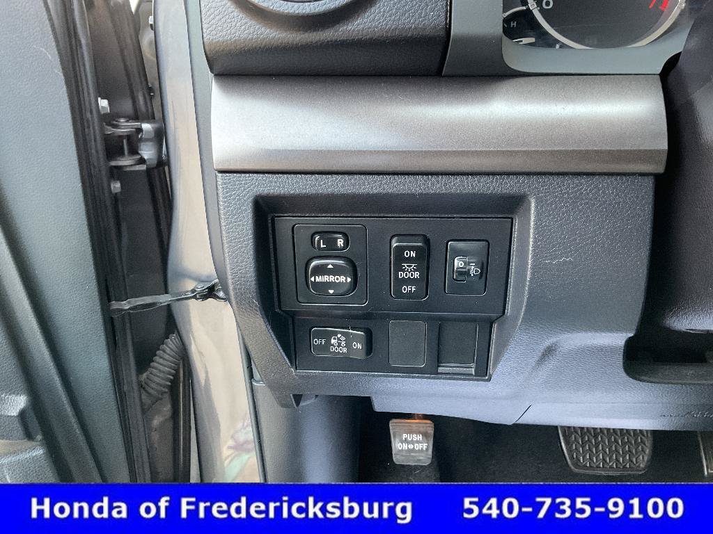 Used 2017 Toyota Tundra SR5 AWD/4WD image 38