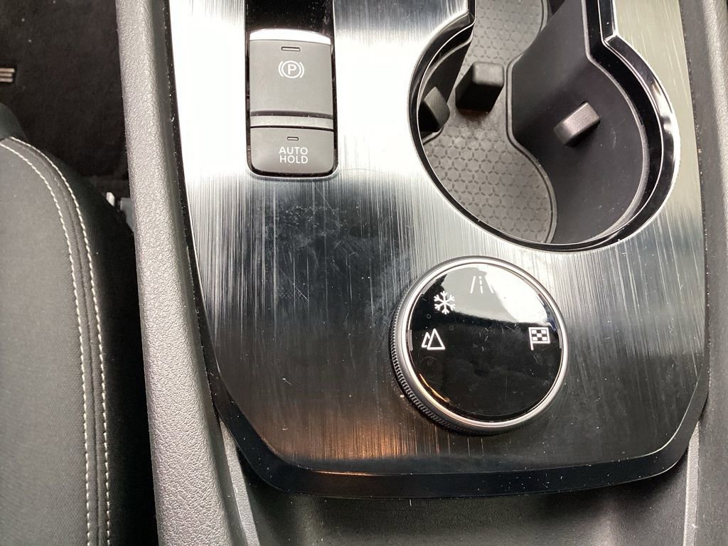 Used 2023 Nissan Rogue S image 32