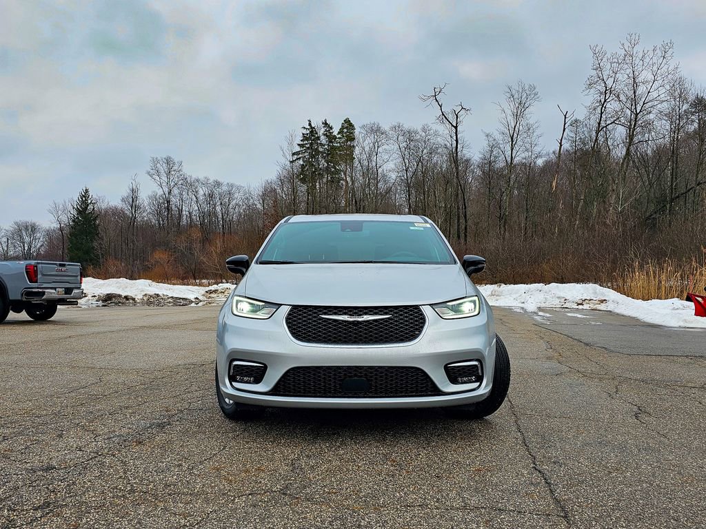 New 2026 Chrysler Pacifica Limited image 10