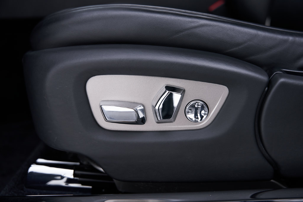 Used 2015 Rolls-Royce Wraith RWD image 44