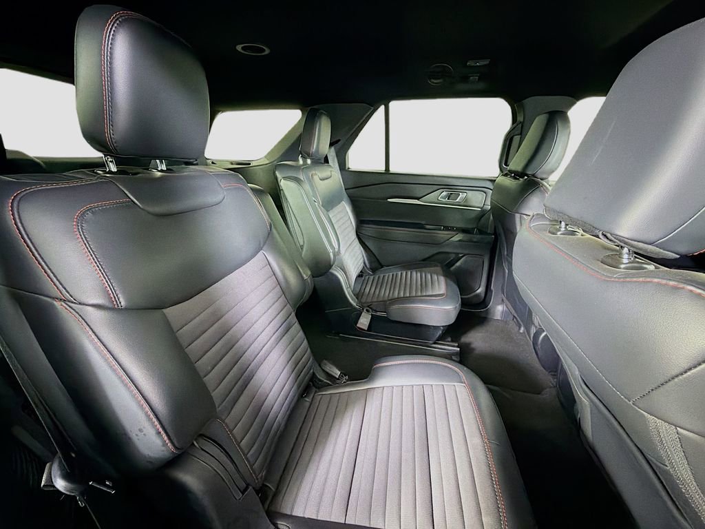 Used 2025 Ford Explorer ST-Line image 31