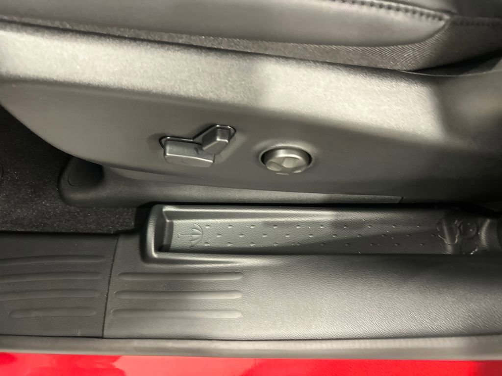 New 2026 Chrysler Pacifica Select AWD/4WD image 16