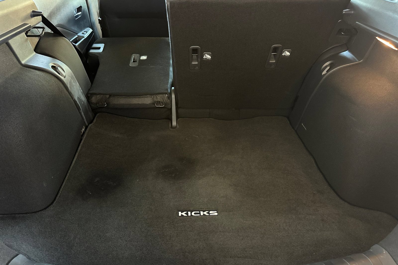 Used 2022 Nissan Kicks SV w/ Interior Electronics Package FWD image 14