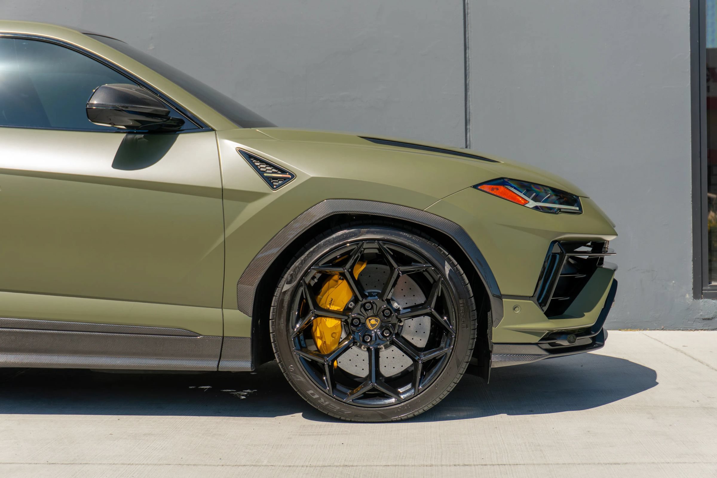 Used 2024 Lamborghini Urus Performante AWD/4WD image 37