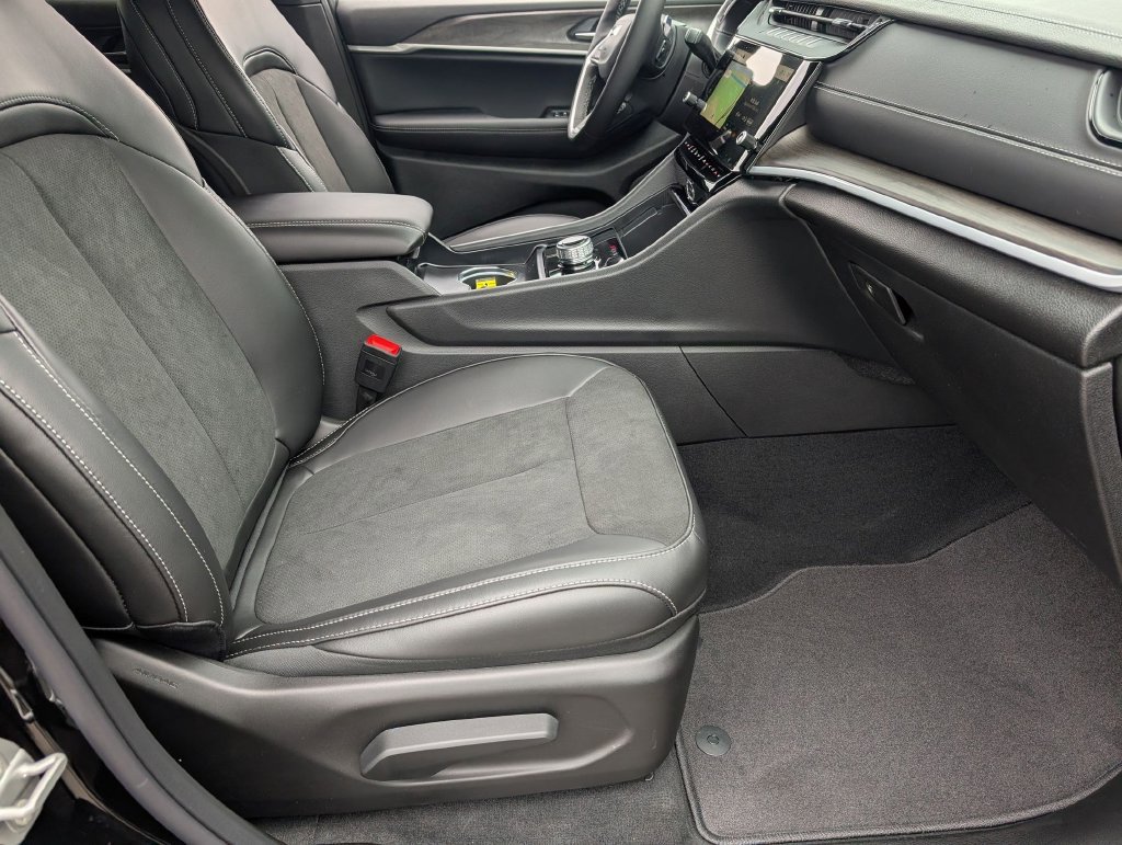 New 2026 Jeep Grand Cherokee Altitude RWD image 30