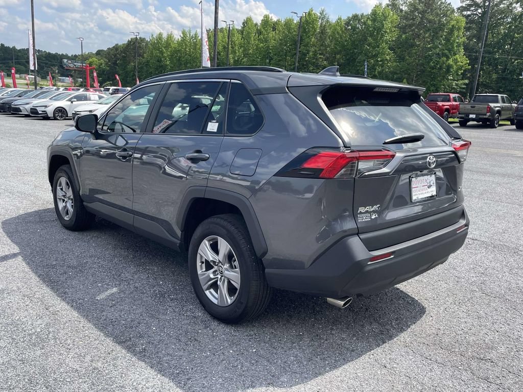 Used 2025 Toyota RAV4 XLE w/ Convenience Package FWD image 4