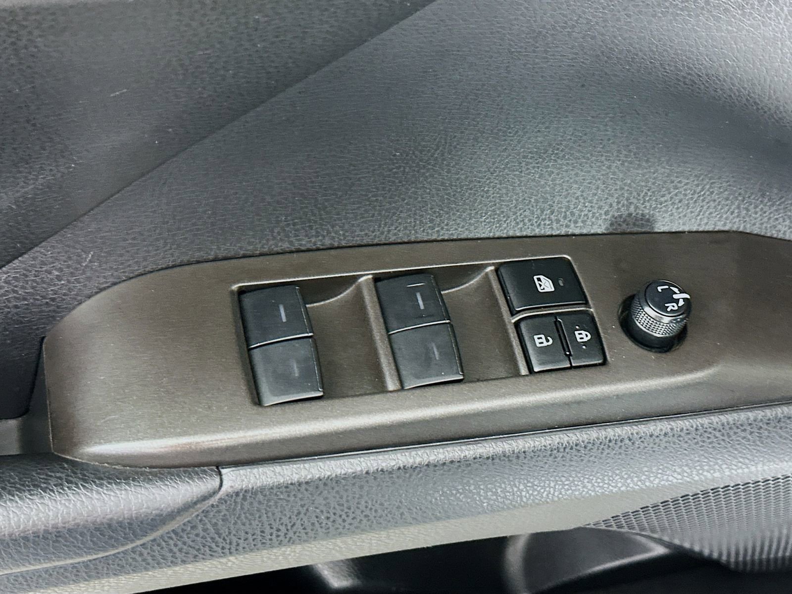 Used 2023 Toyota Camry SE image 19