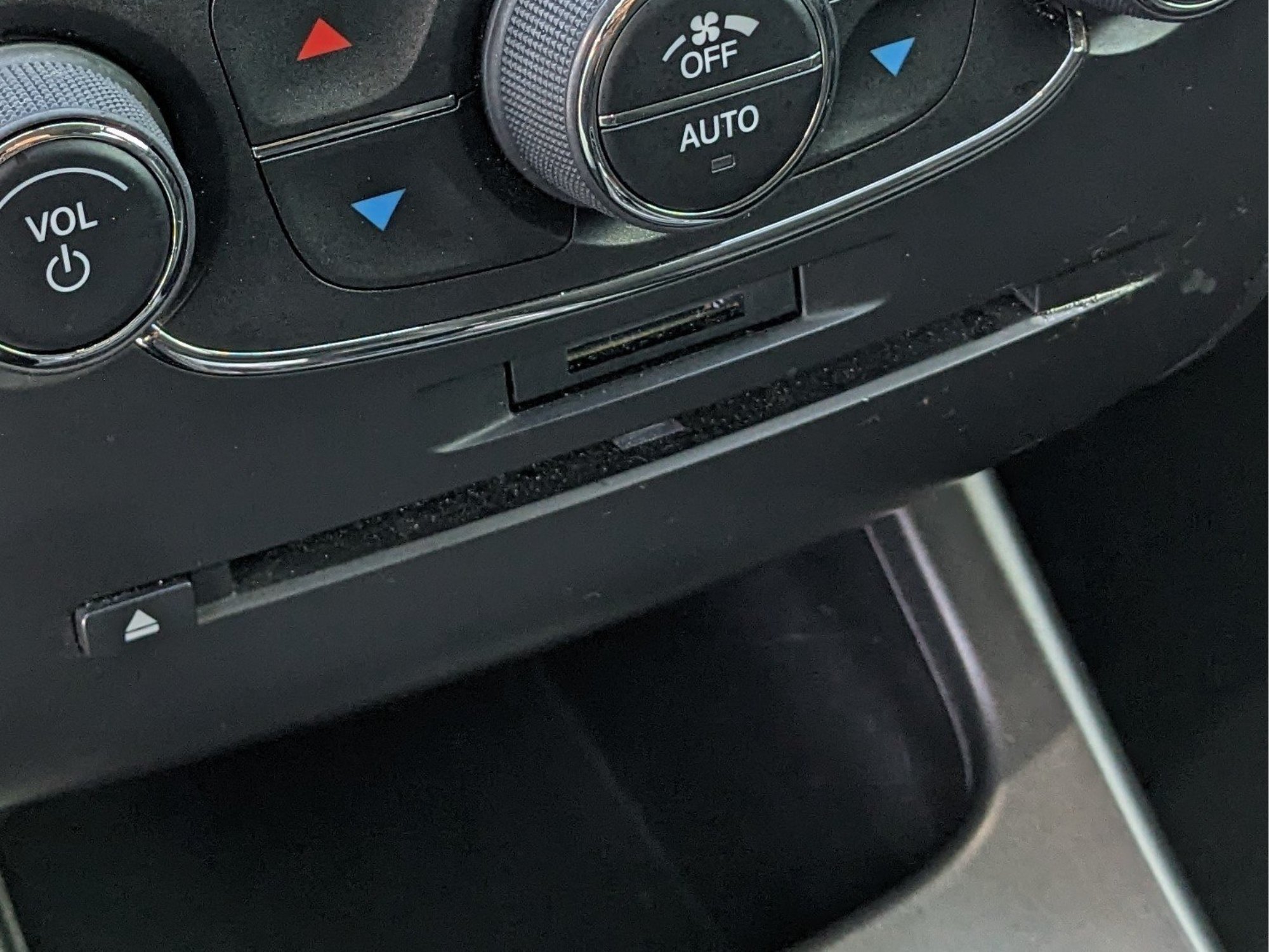 Used 2019 Dodge Journey Crossroad w/ Driver Convenience Group FWD image 30