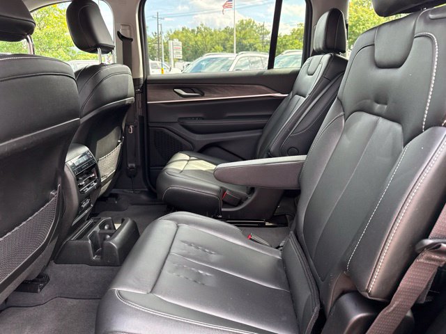 Used 2023 Jeep Grand Cherokee L Limited AWD/4WD image 21