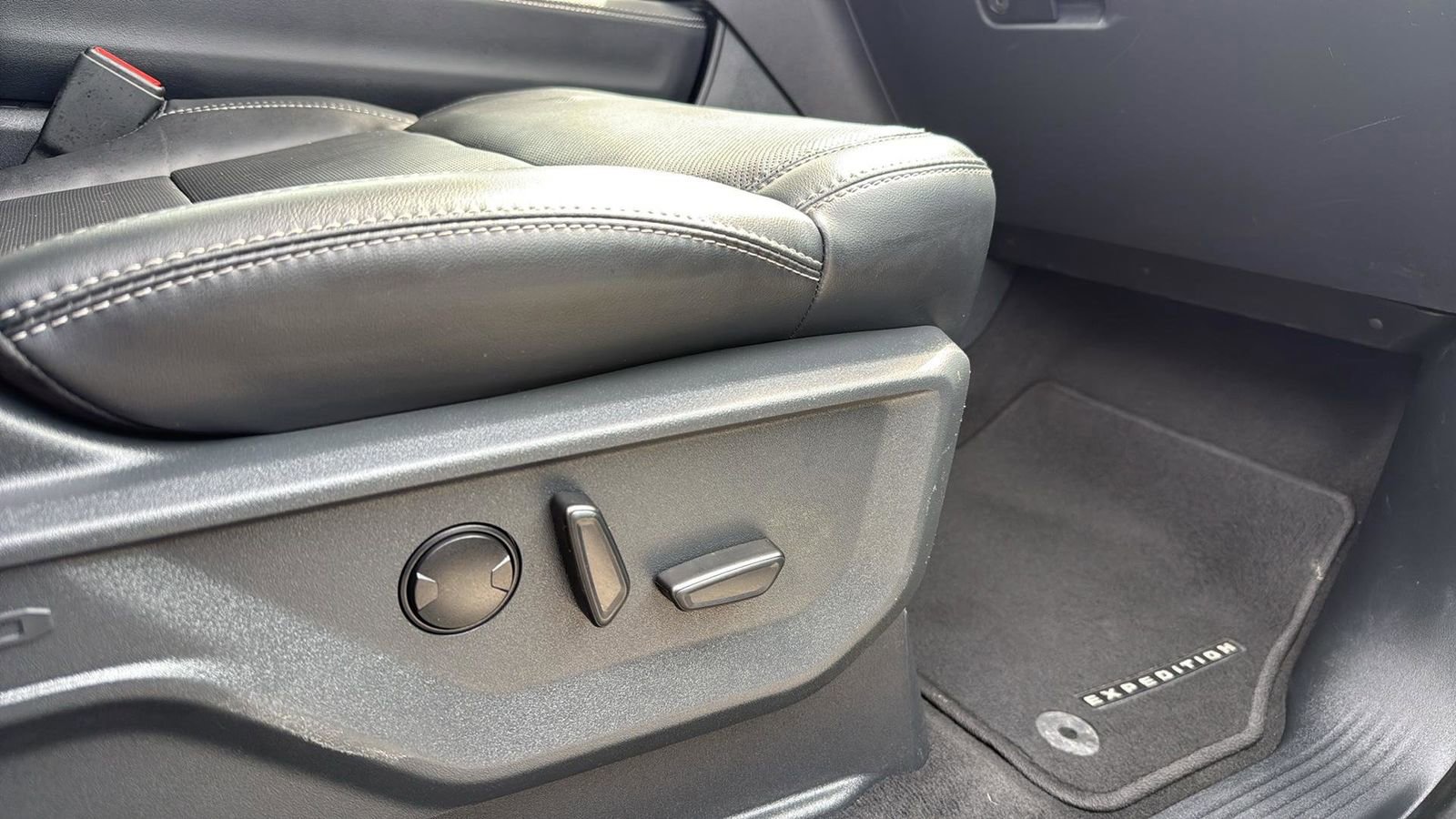 Certified 2025 Ford Expedition Platinum AWD/4WD image 25