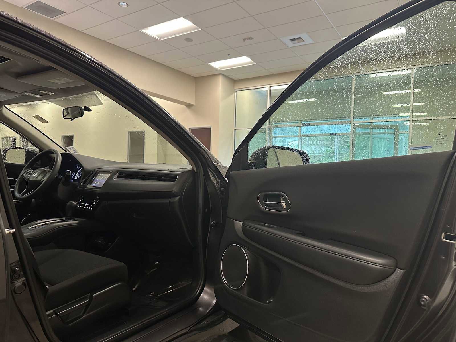 Used 2018 Honda HR-V EX image 28