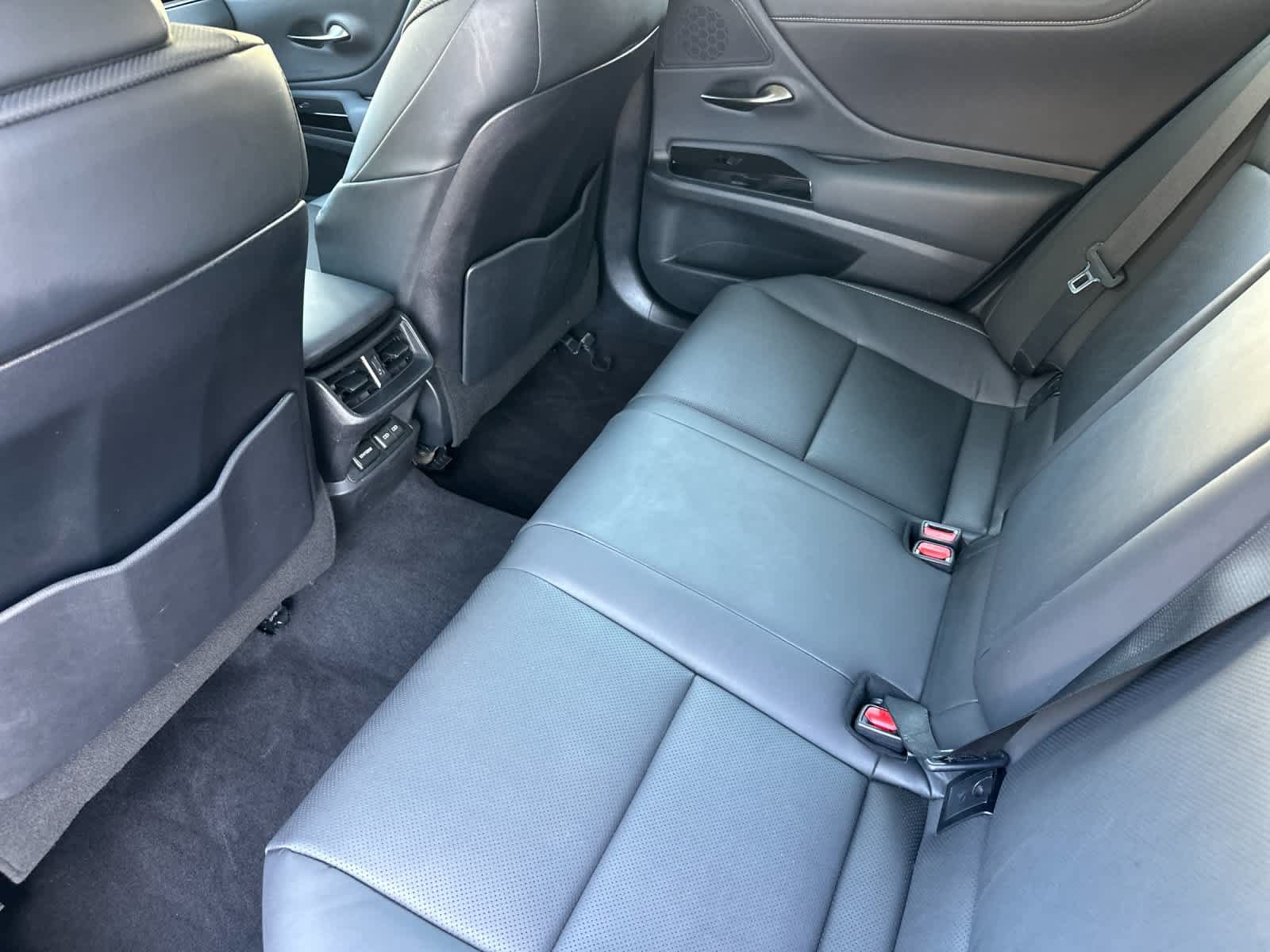 Used 2024 Lexus ES 300h w/ Premium Package FWD image 4