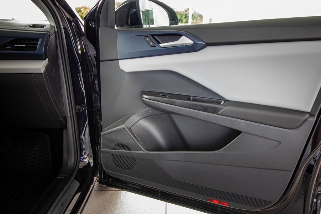 Certified 2023 Volkswagen Taos SE w/ Panoramic Sunroof Package FWD image 18