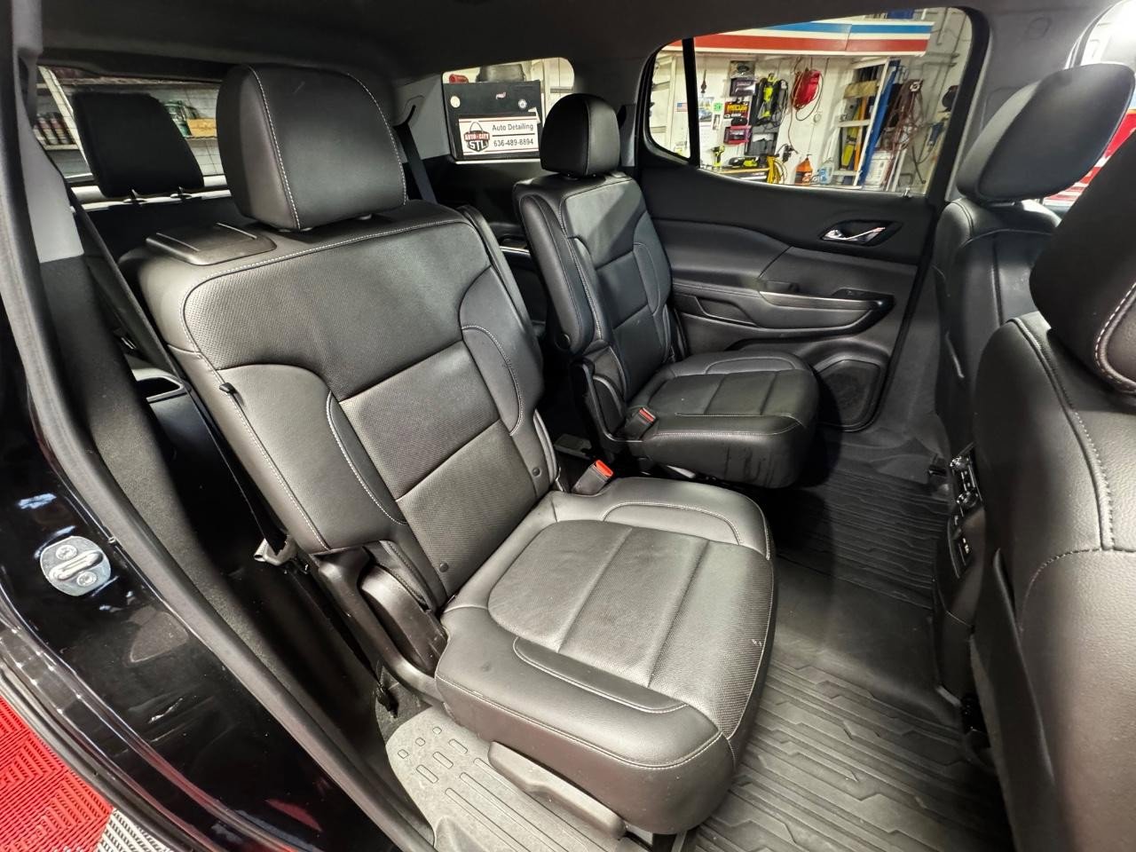 Used 2023 GMC Acadia SLT w/ Elevation Edition image 10