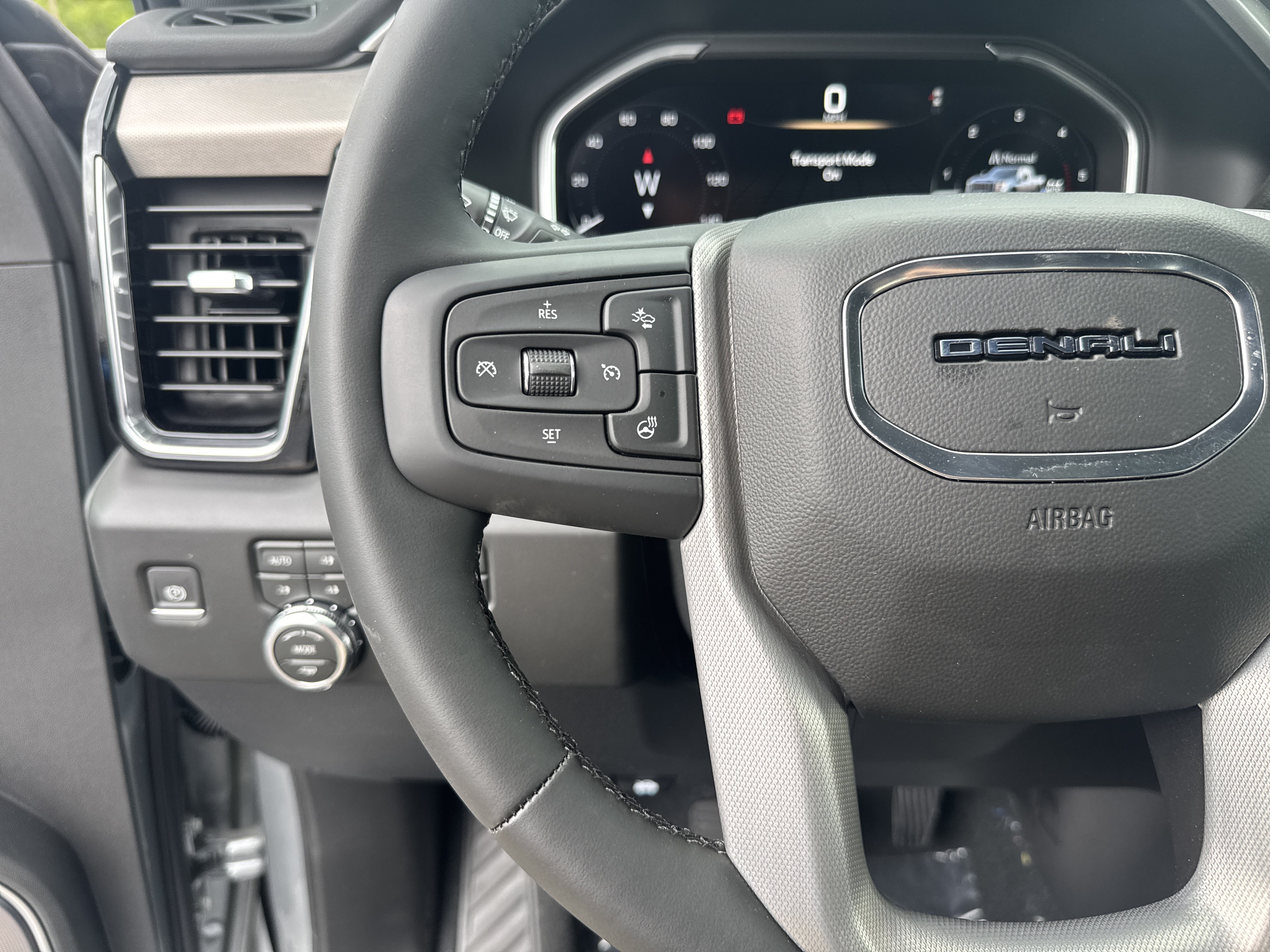 New 2026 GMC Sierra 2500 Denali w/ Denali Reserve Package AWD/4WD image 18