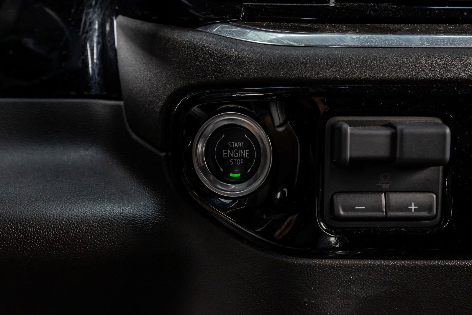 Used 2025 Chevrolet Silverado 3500 LTZ w/ LTZ Plus Package image 20