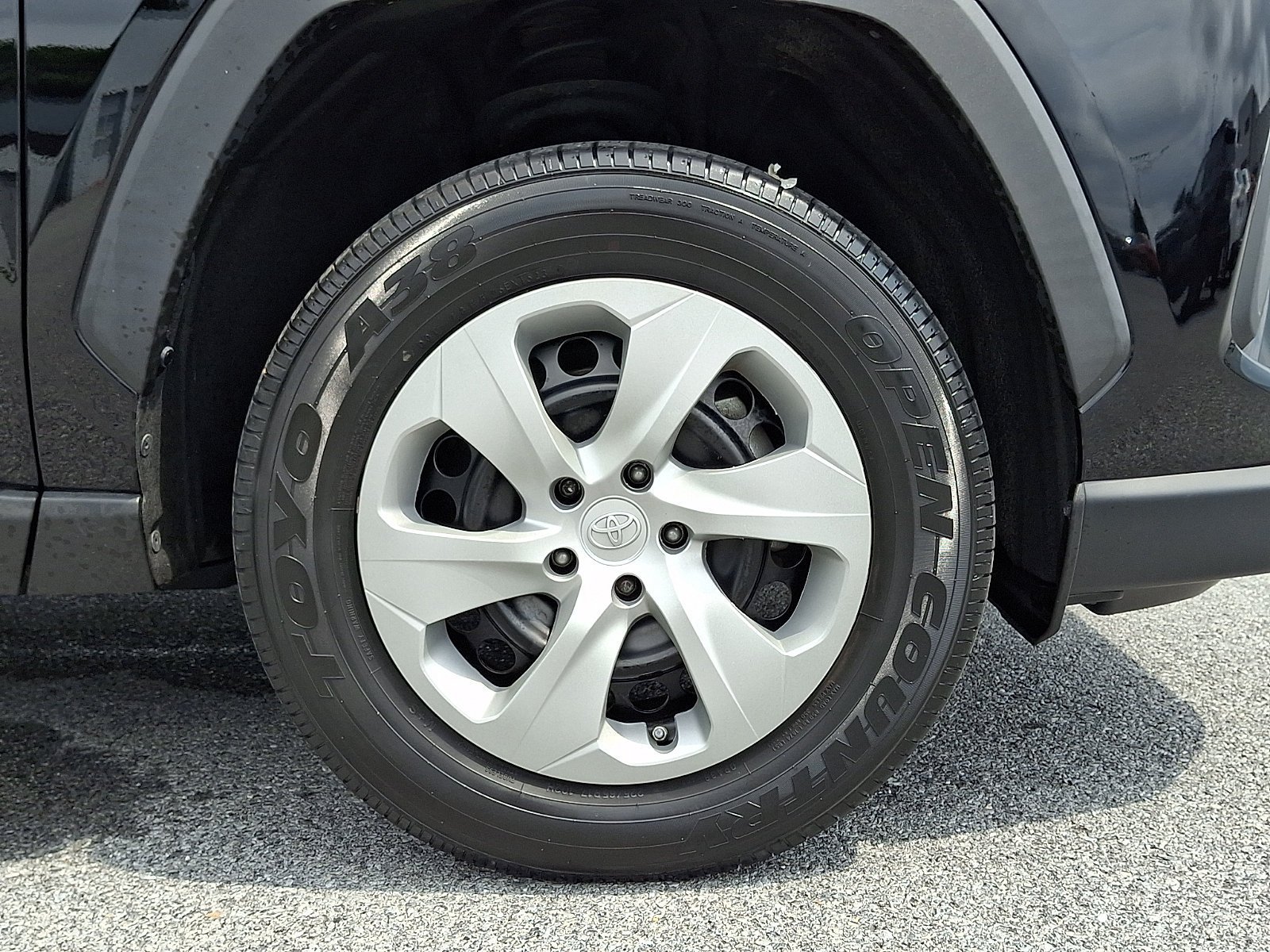 Used 2023 Toyota RAV4 LE AWD/4WD image 9