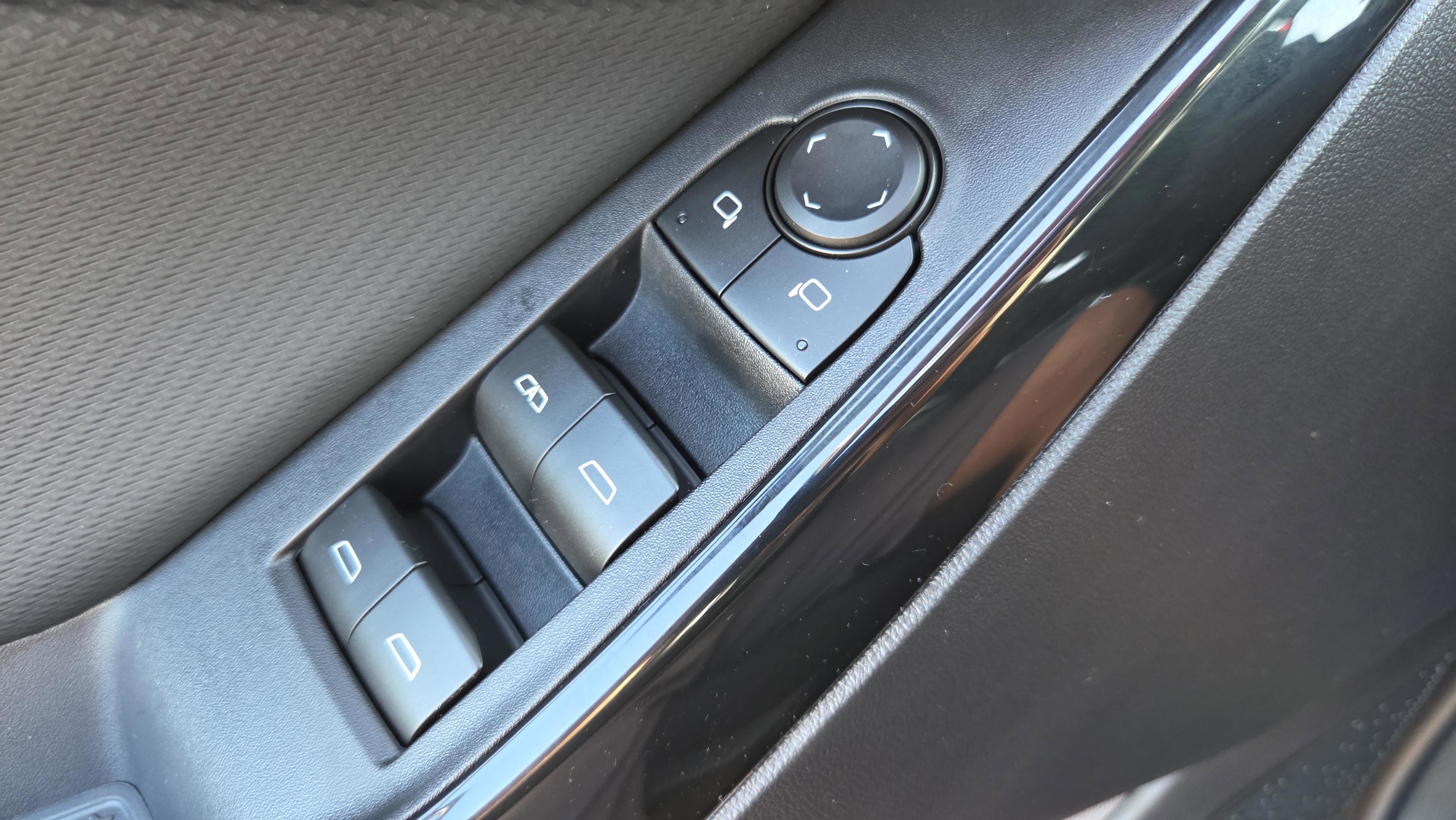 New 2026 Chevrolet Equinox LT w/ Safety and Technology Package FWD image 31