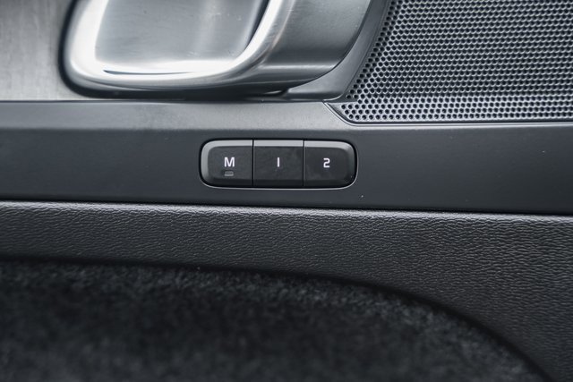 Used 2024 Volvo XC40 B5 Plus w/ Protection Package Premier image 39