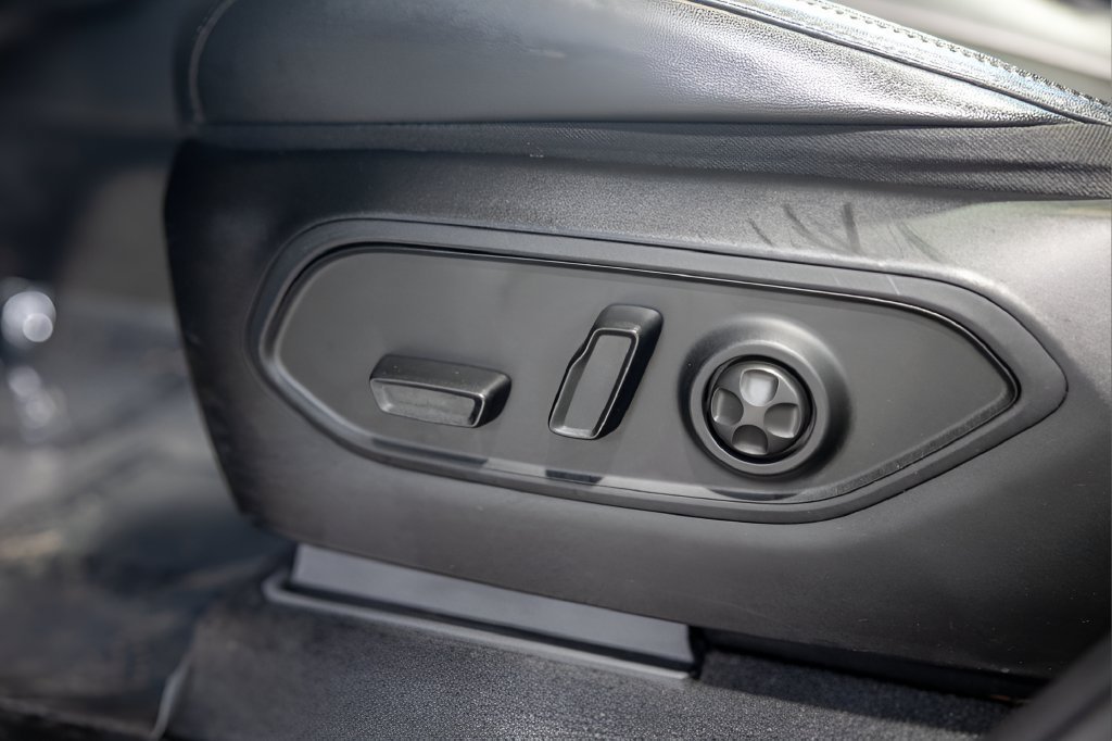 Used 2023 Jeep Grand Cherokee Altitude AWD/4WD image 40