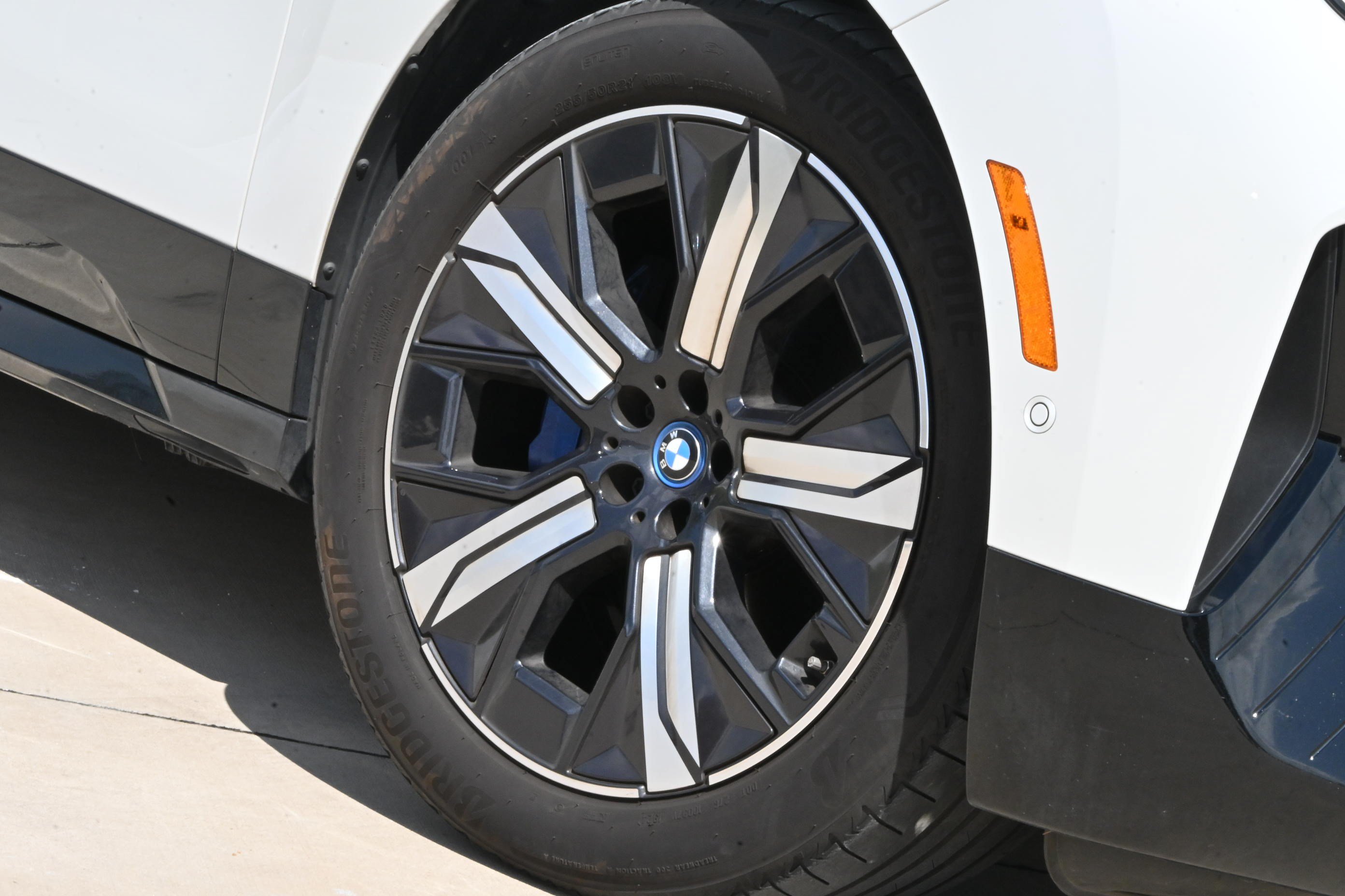 Certified 2023 BMW iX xDrive50 w/ Premium Package AWD/4WD image 11