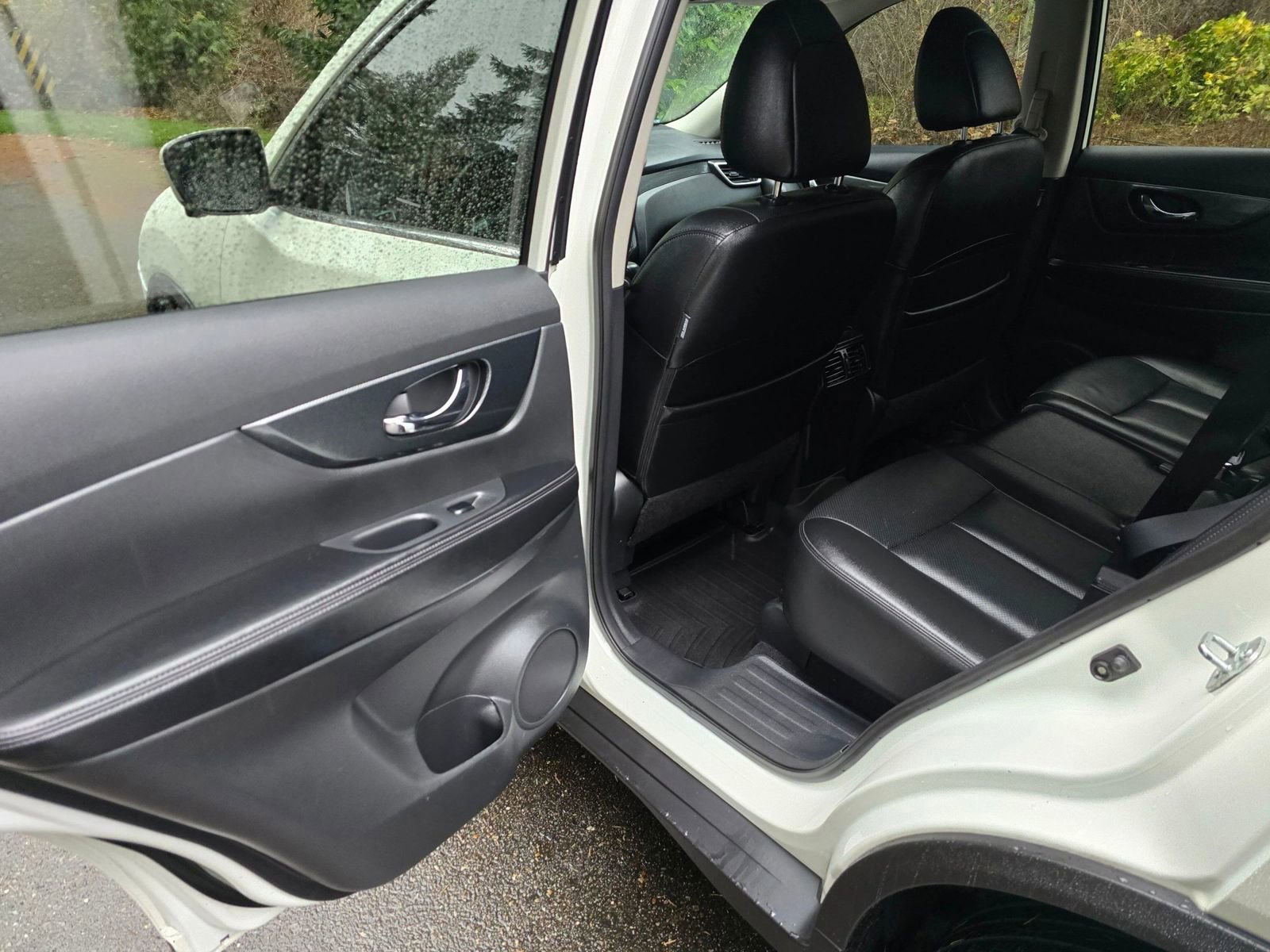 Used 2016 Nissan Rogue SL w/ SL Premium Package image 16