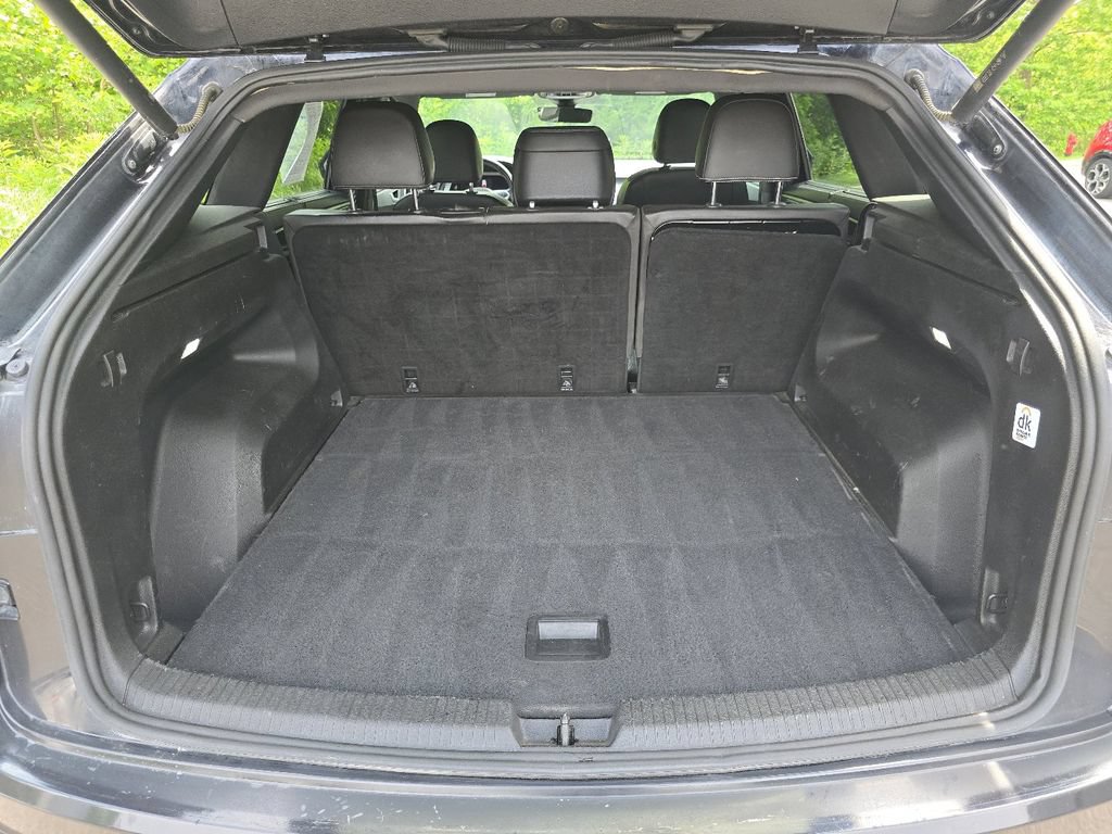 Used 2024 Volkswagen Atlas Cross Sport SE FWD image 16
