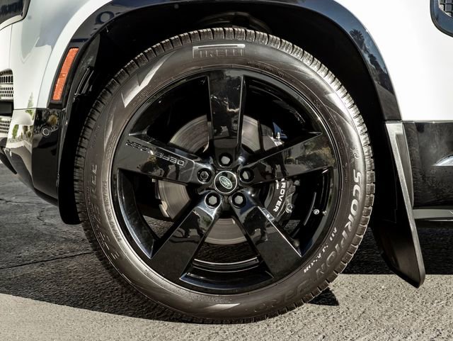 Used 2023 Land Rover Defender 110 V8 image 11