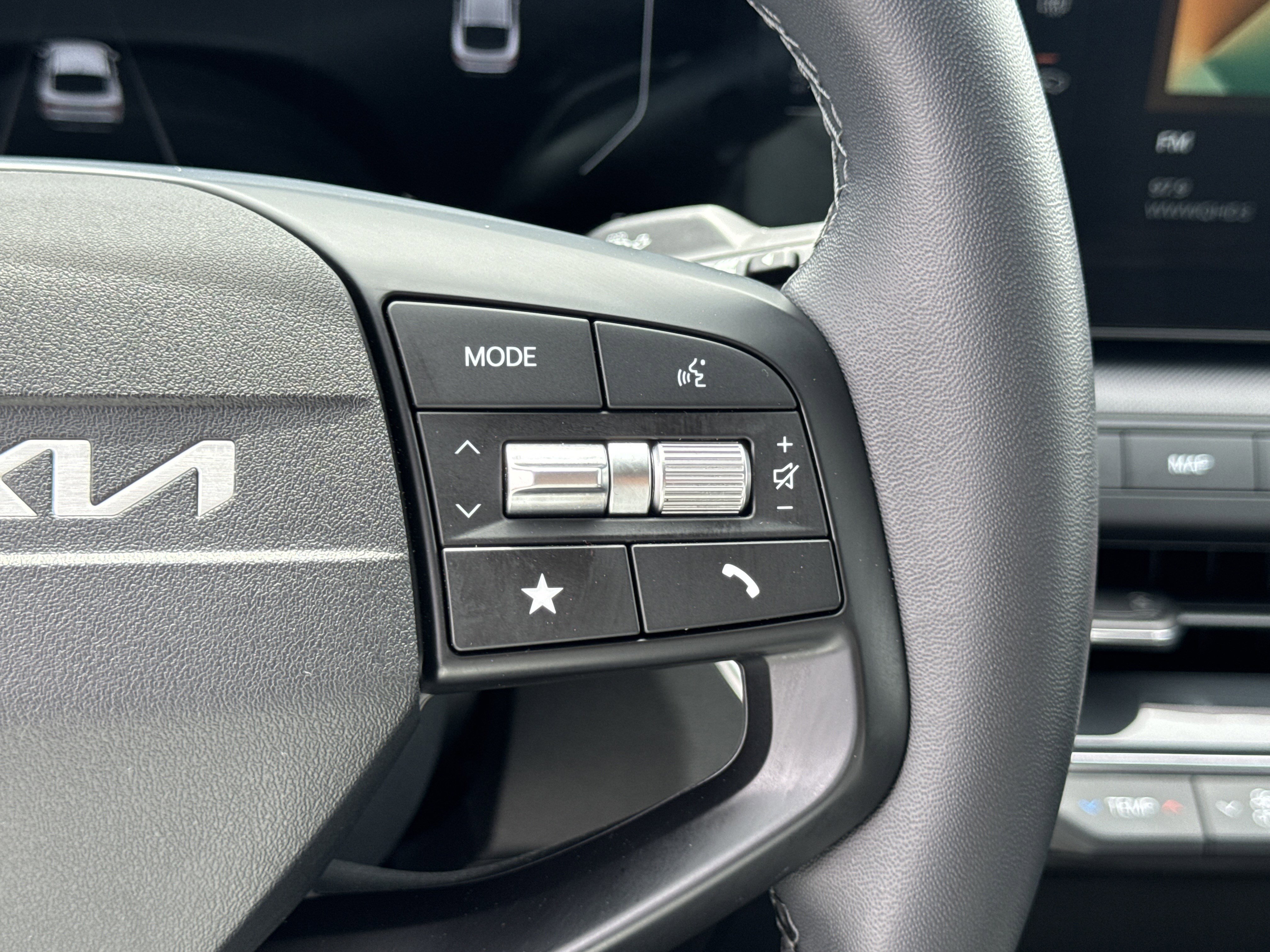 Certified 2025 Kia K4 EX image 26