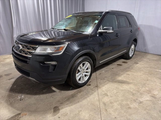 Used 2018 Ford Explorer XLT image 3