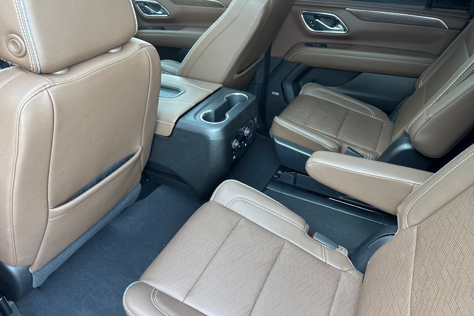 Used 2023 Chevrolet Suburban High Country AWD/4WD image 15