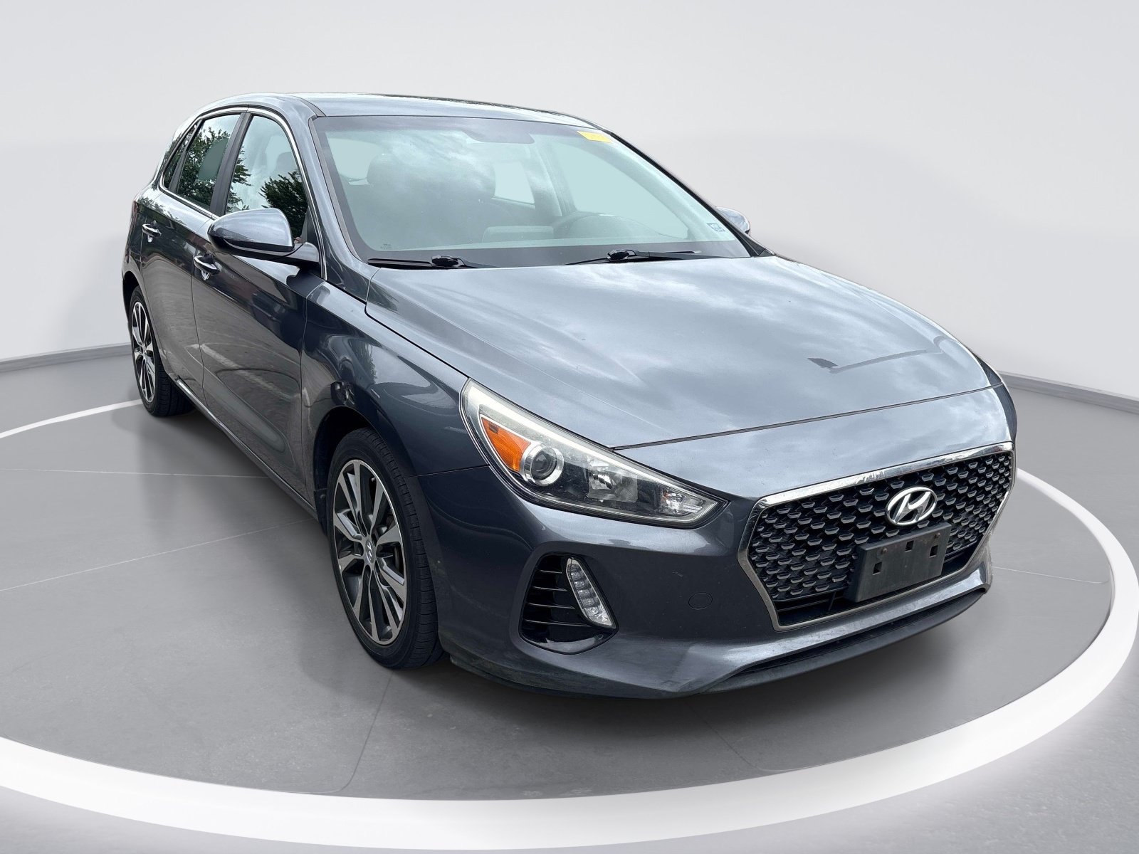 Used 2019 Hyundai Elantra GT FWD image 2