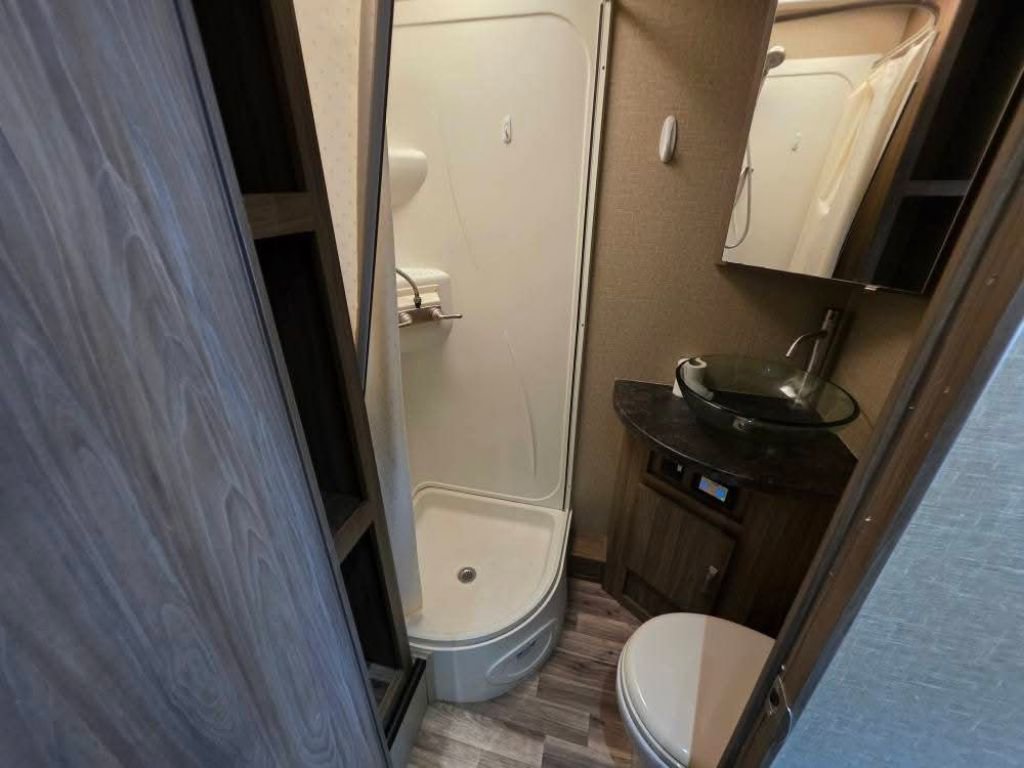 Used 2016 Mercedes-Benz Sprinter 3500 image 28