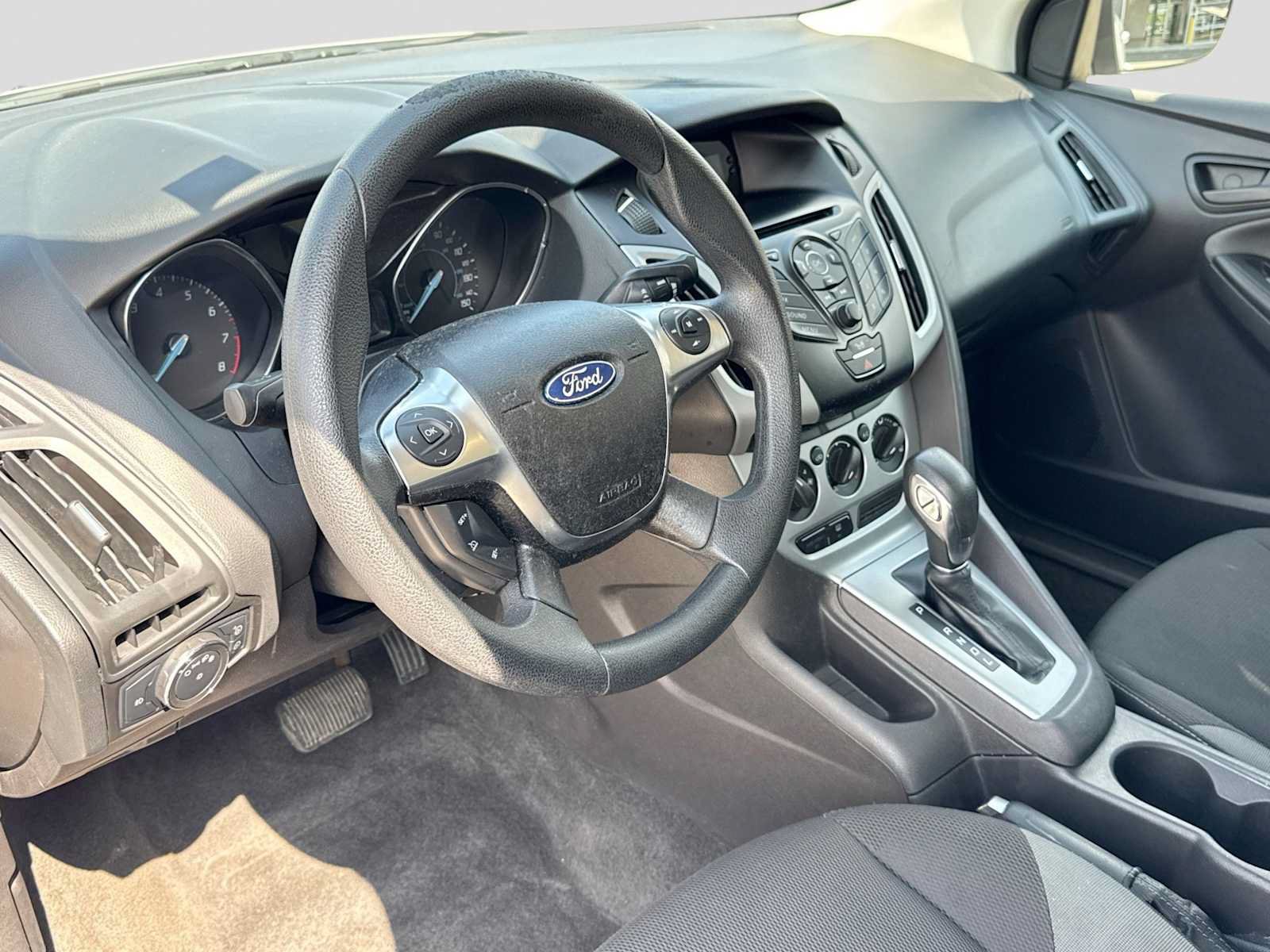 Used 2012 Ford Focus SE FWD image 2