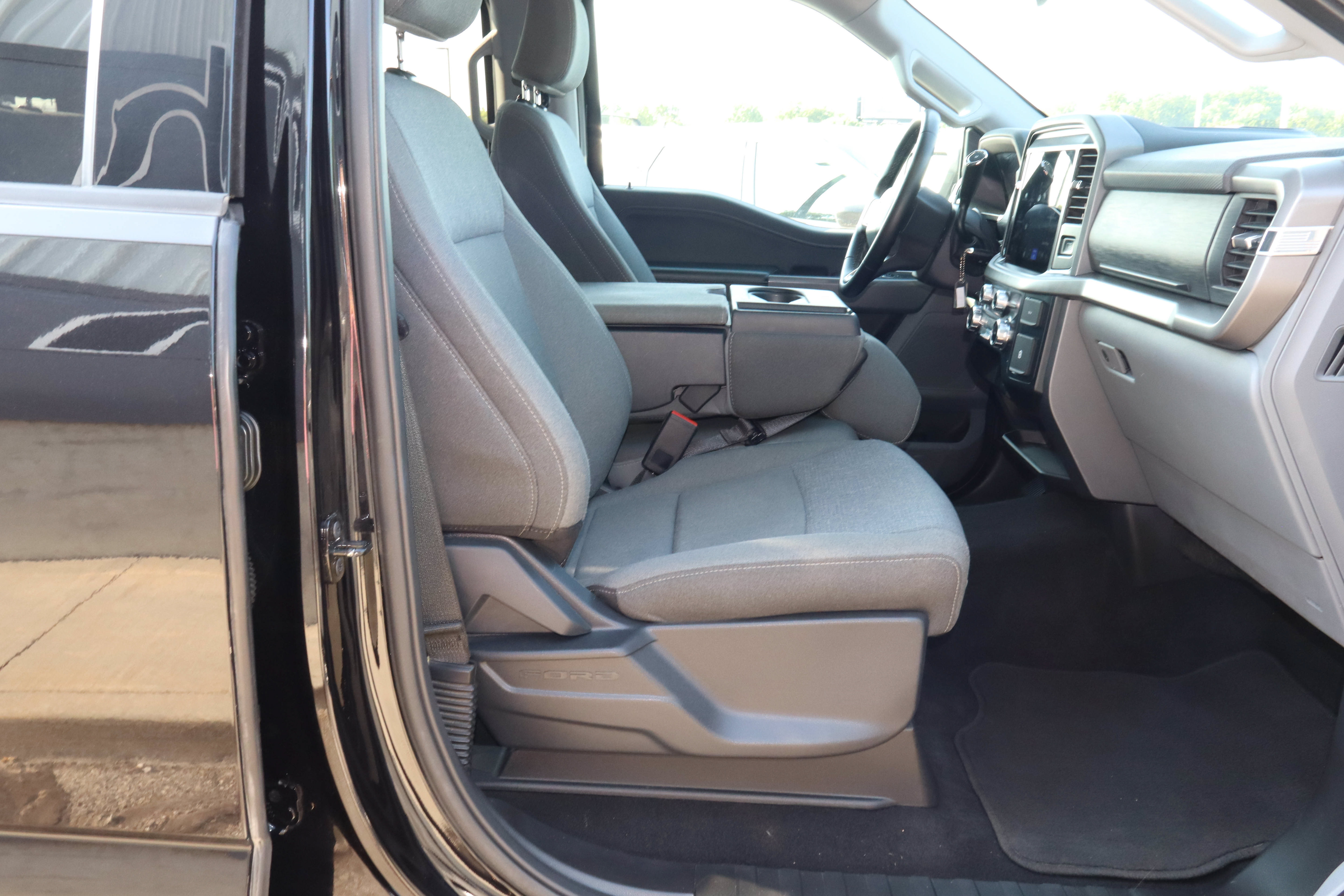 Used 2025 Ford F150 XLT w/ Equipment Group 301A Standard AWD/4WD image 24