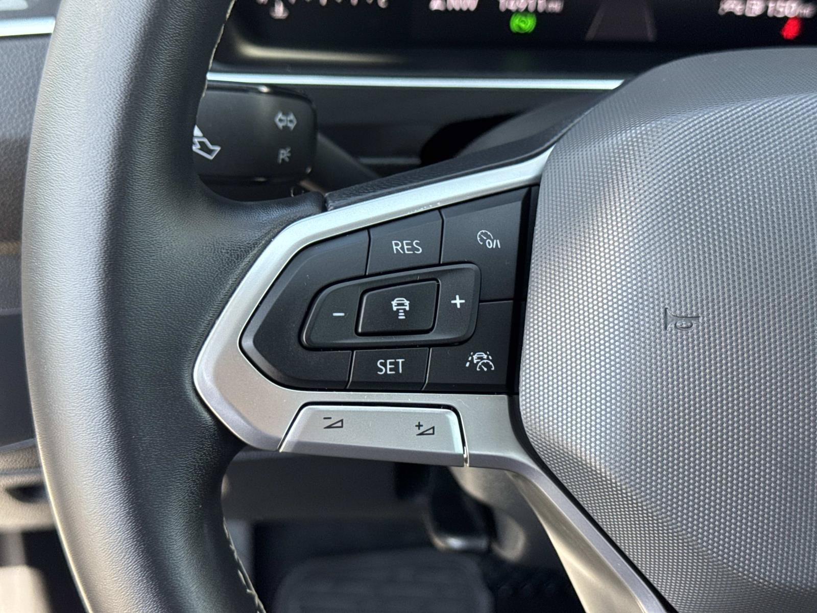 Certified 2023 Volkswagen Tiguan SE FWD image 11