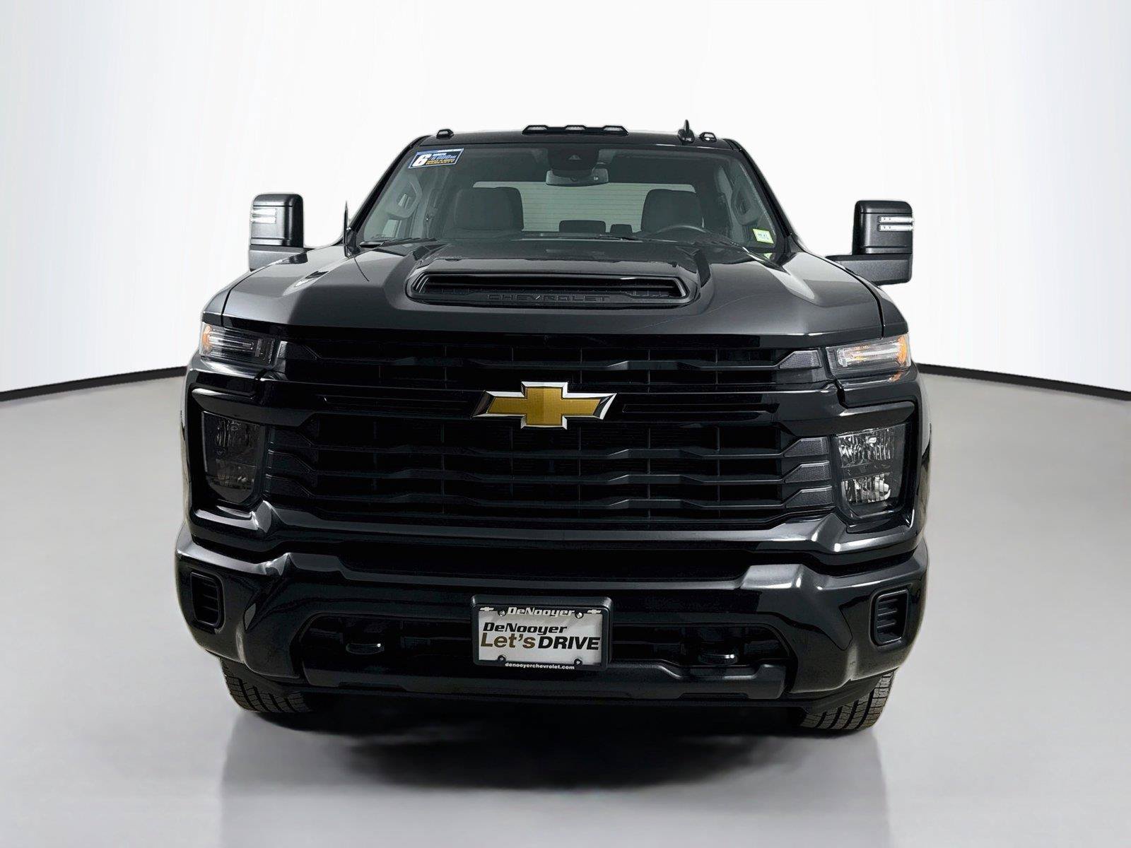 Used 2024 Chevrolet Silverado 2500 Custom w/ Custom Value Package AWD/4WD image 4