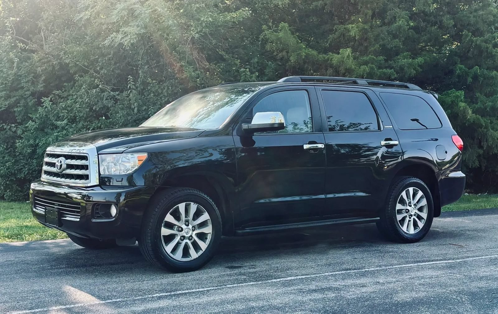Used 2017 Toyota Sequoia Limited w/ Safety & Convenience Package AWD/4WD image 12