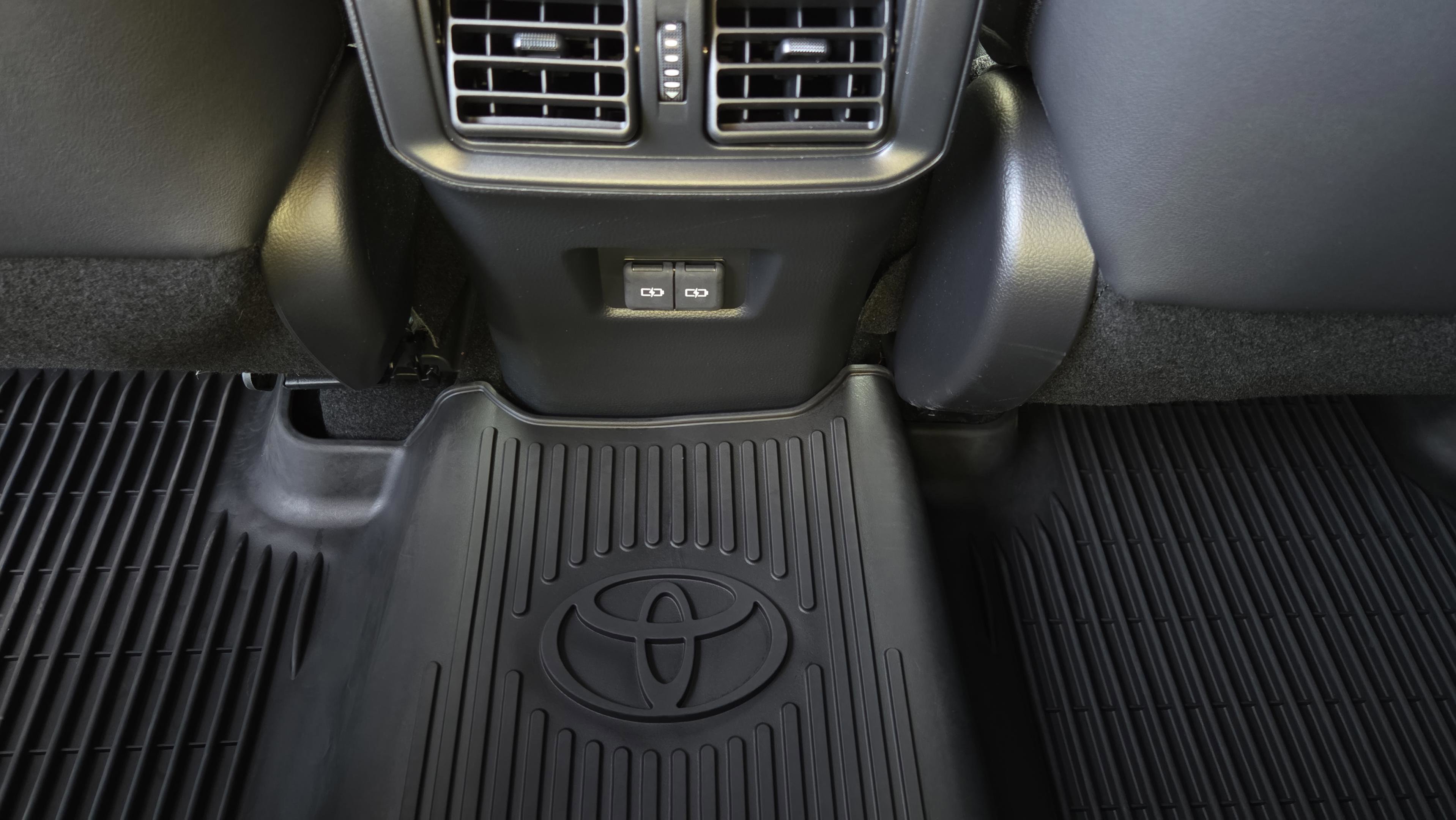 Certified 2025 Toyota RAV4 XSE image 18