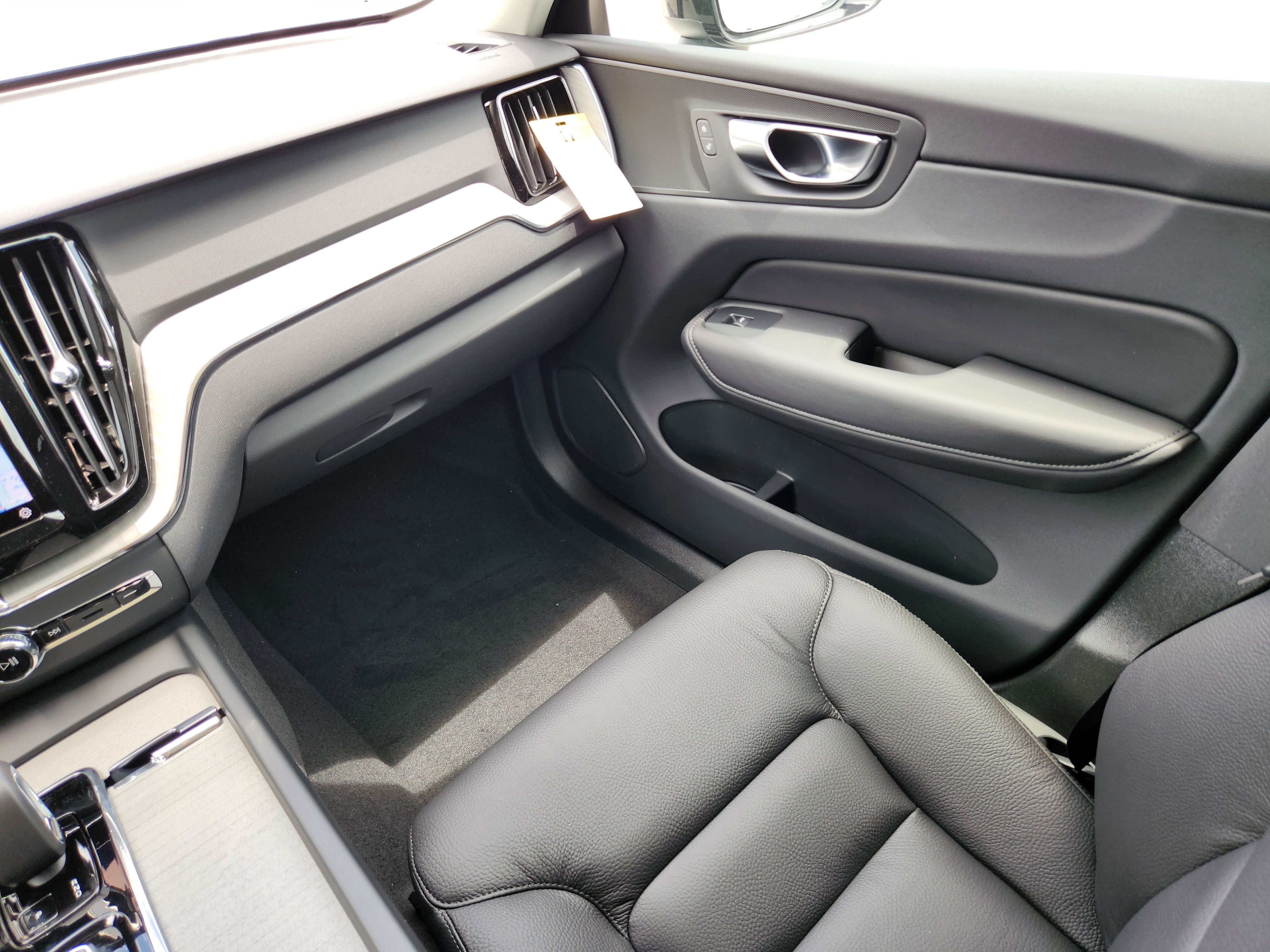 New 2025 Volvo XC60 B5 Plus w/ Protection Package Premier image 17