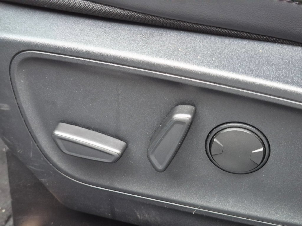 Used 2025 Ford Escape ST-Line FWD image 14