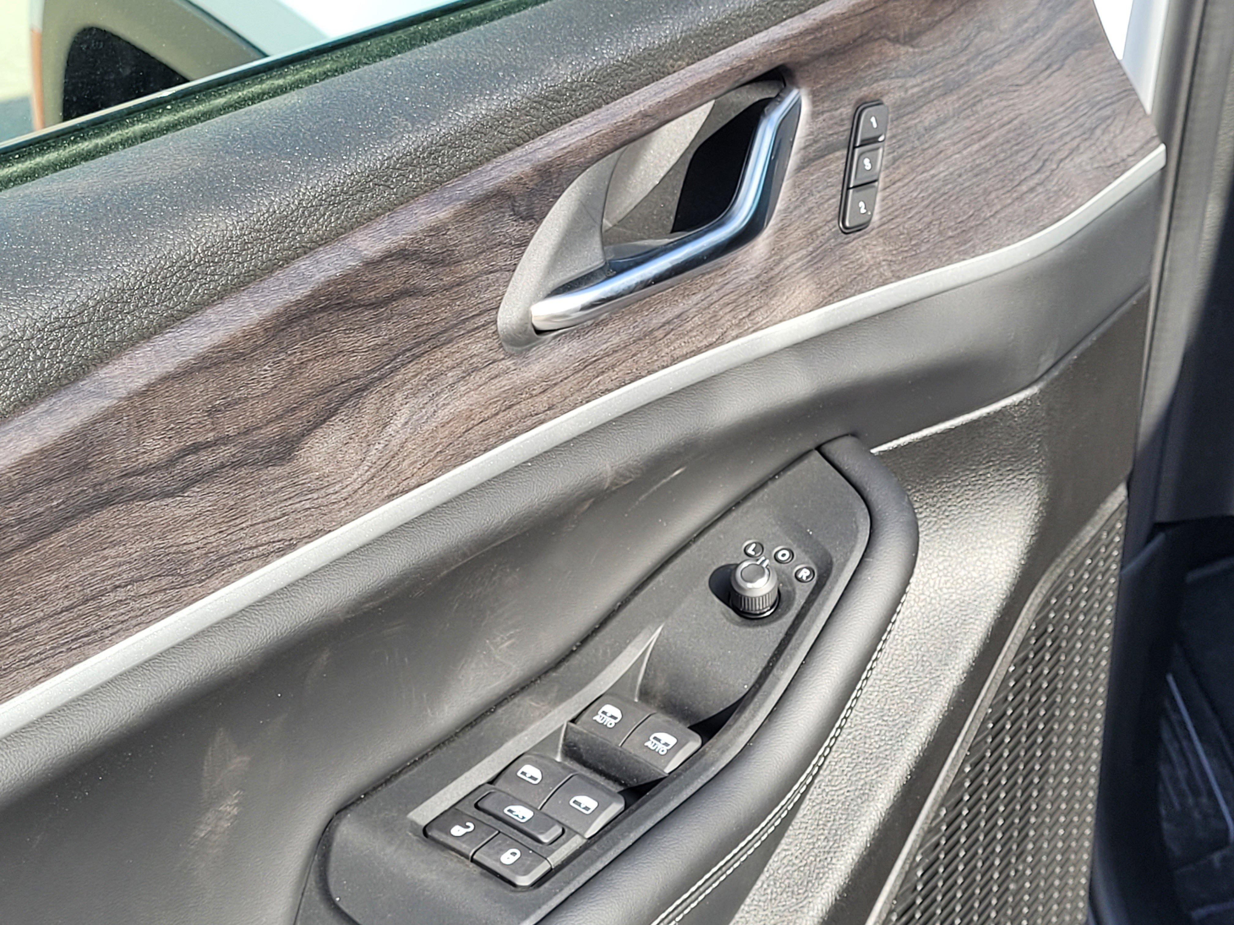 New 2025 Jeep Grand Cherokee Limited w/ Luxury Tech Group II RWD image 10