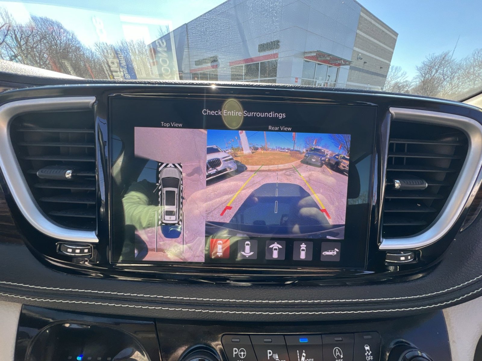 Used 2022 Chrysler Pacifica Limited image 19