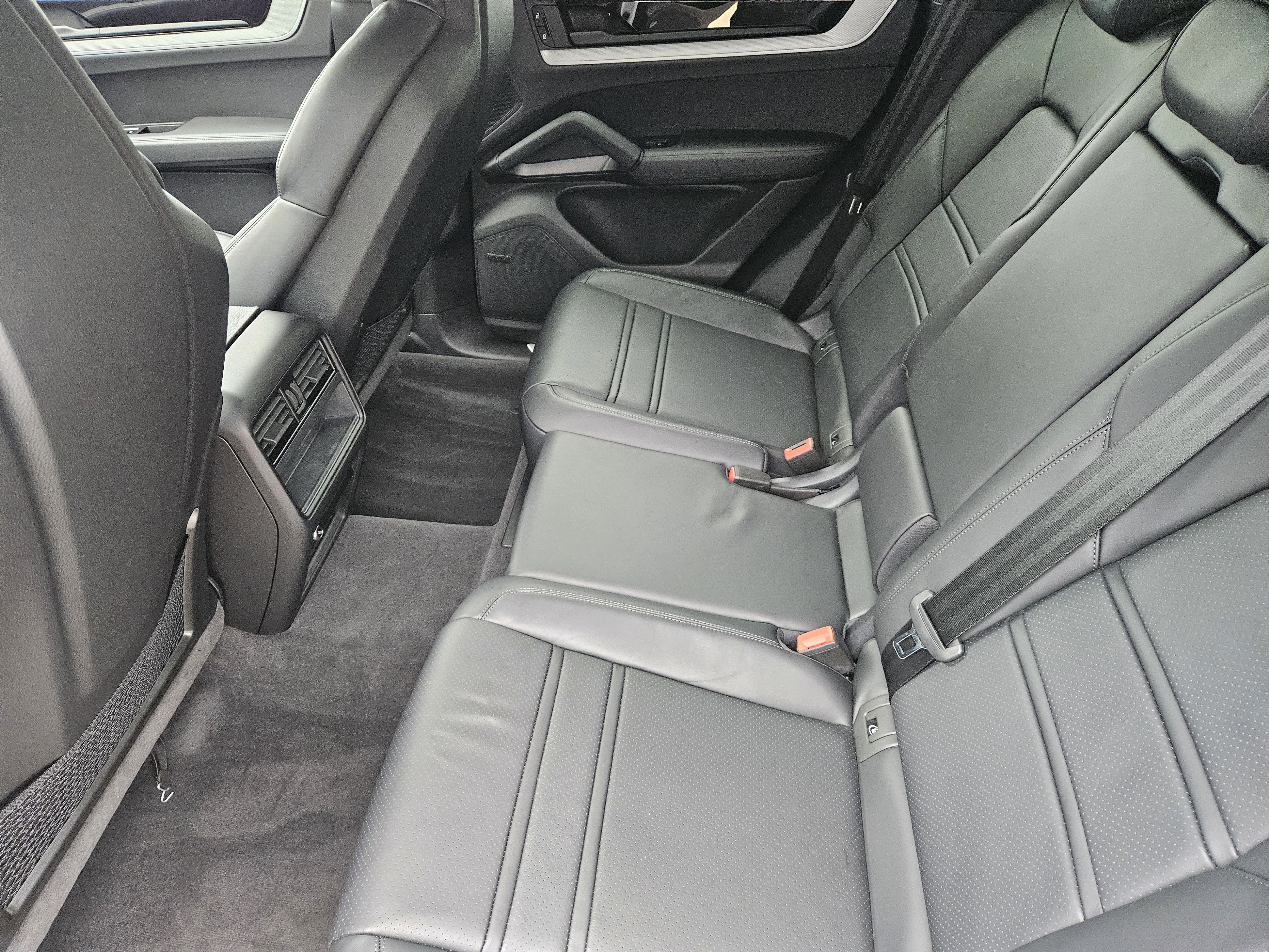 Certified 2026 Porsche Cayenne Coupe image 28