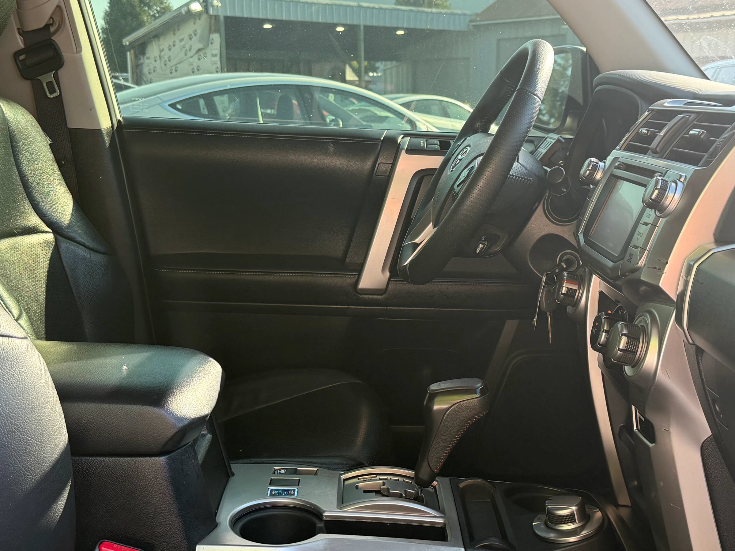 Used 2019 Toyota 4Runner SR5 AWD/4WD image 33