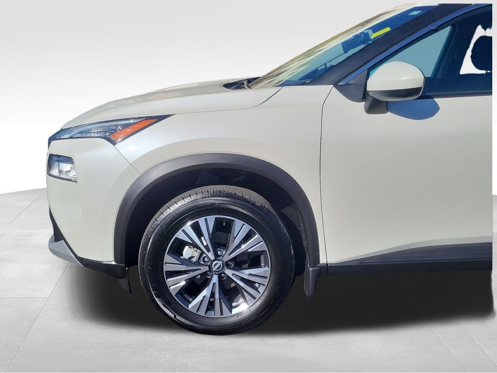 Used 2023 Nissan Rogue SV image 9