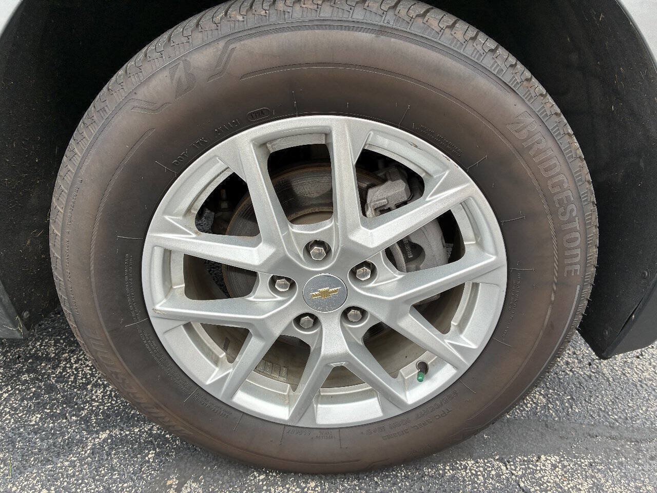 Used 2023 Chevrolet Equinox LT AWD/4WD image 24