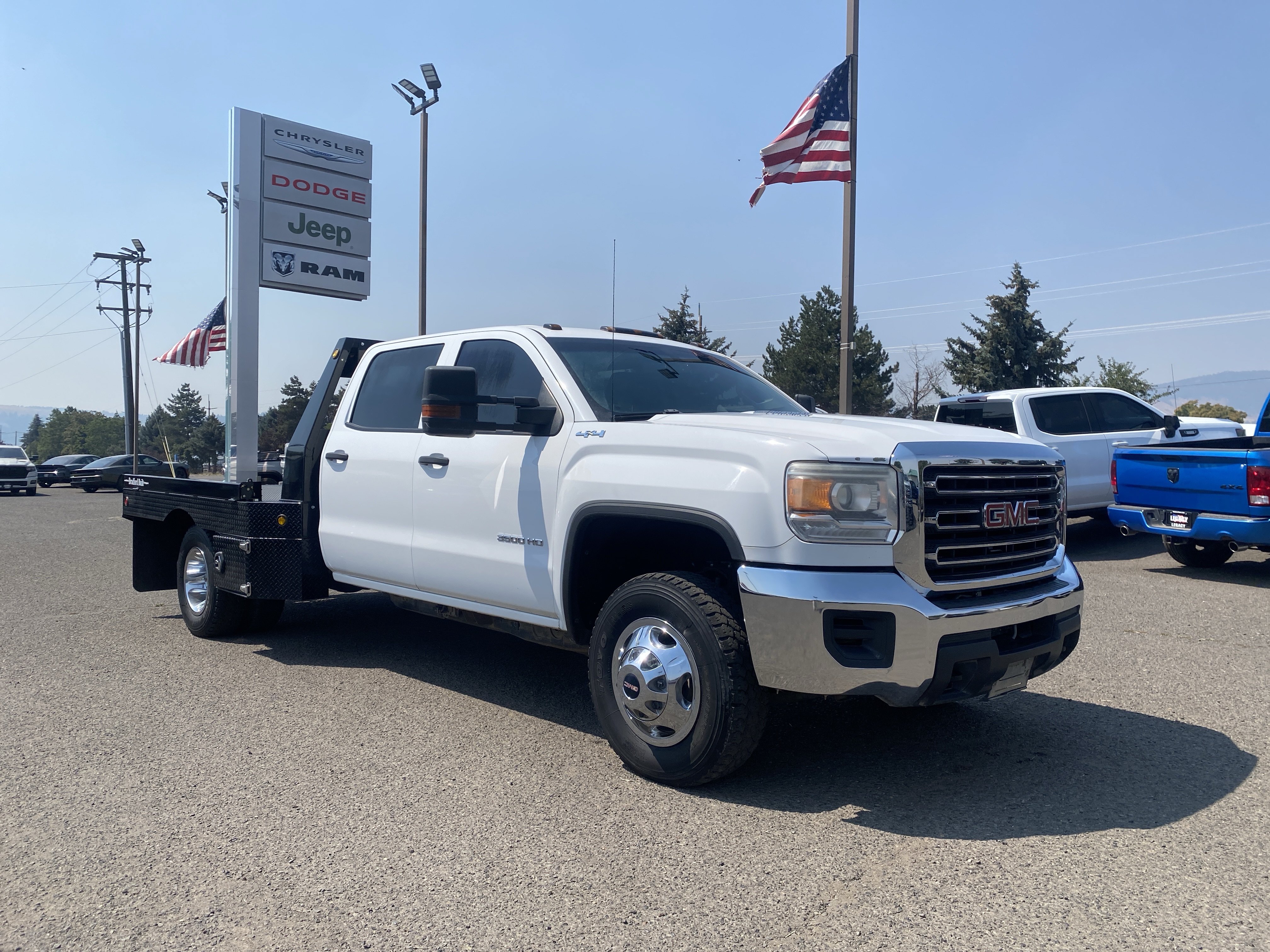Used 2016 GMC Sierra 3500 4x4 Crew Cab w/ Sierra Convenience Package image 1