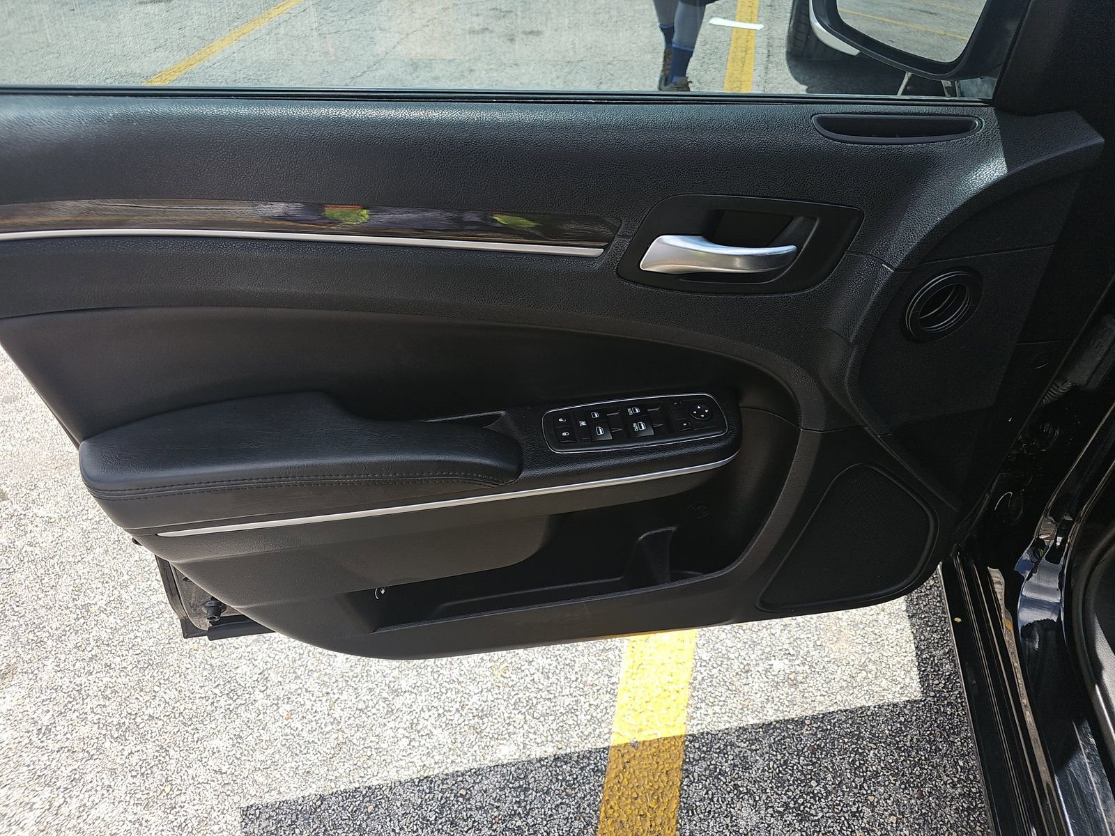 Used 2018 Chrysler 300 Touring L RWD image 14
